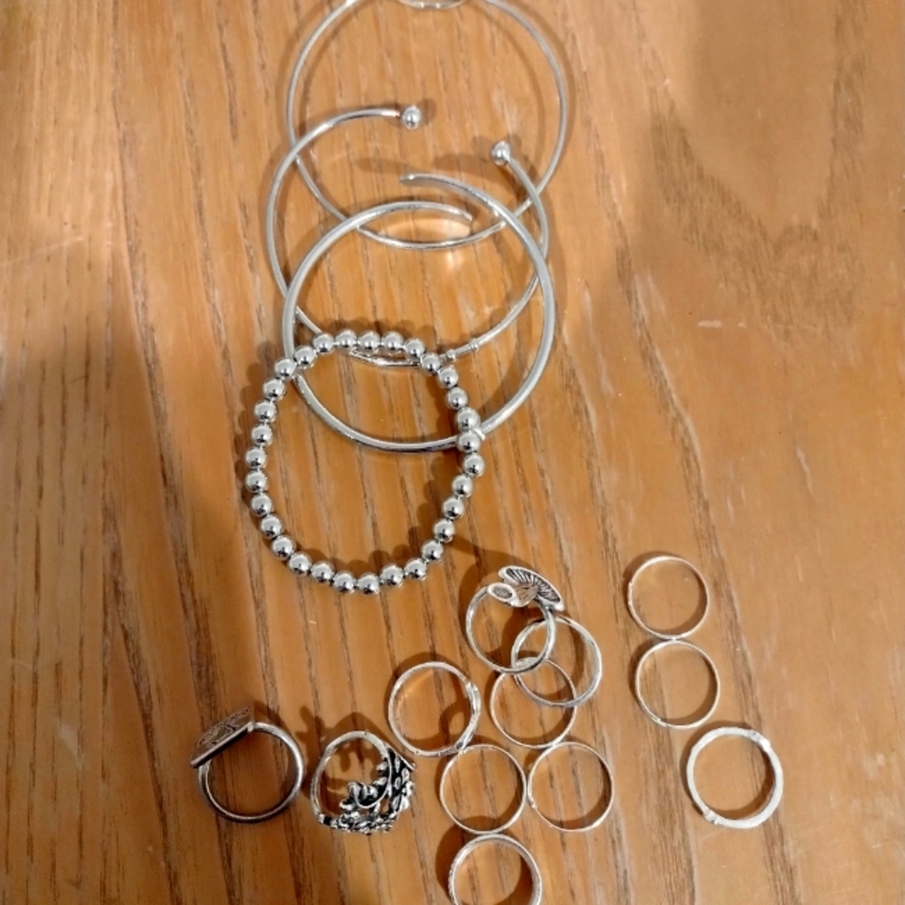 Random jewelry bracelets and rings